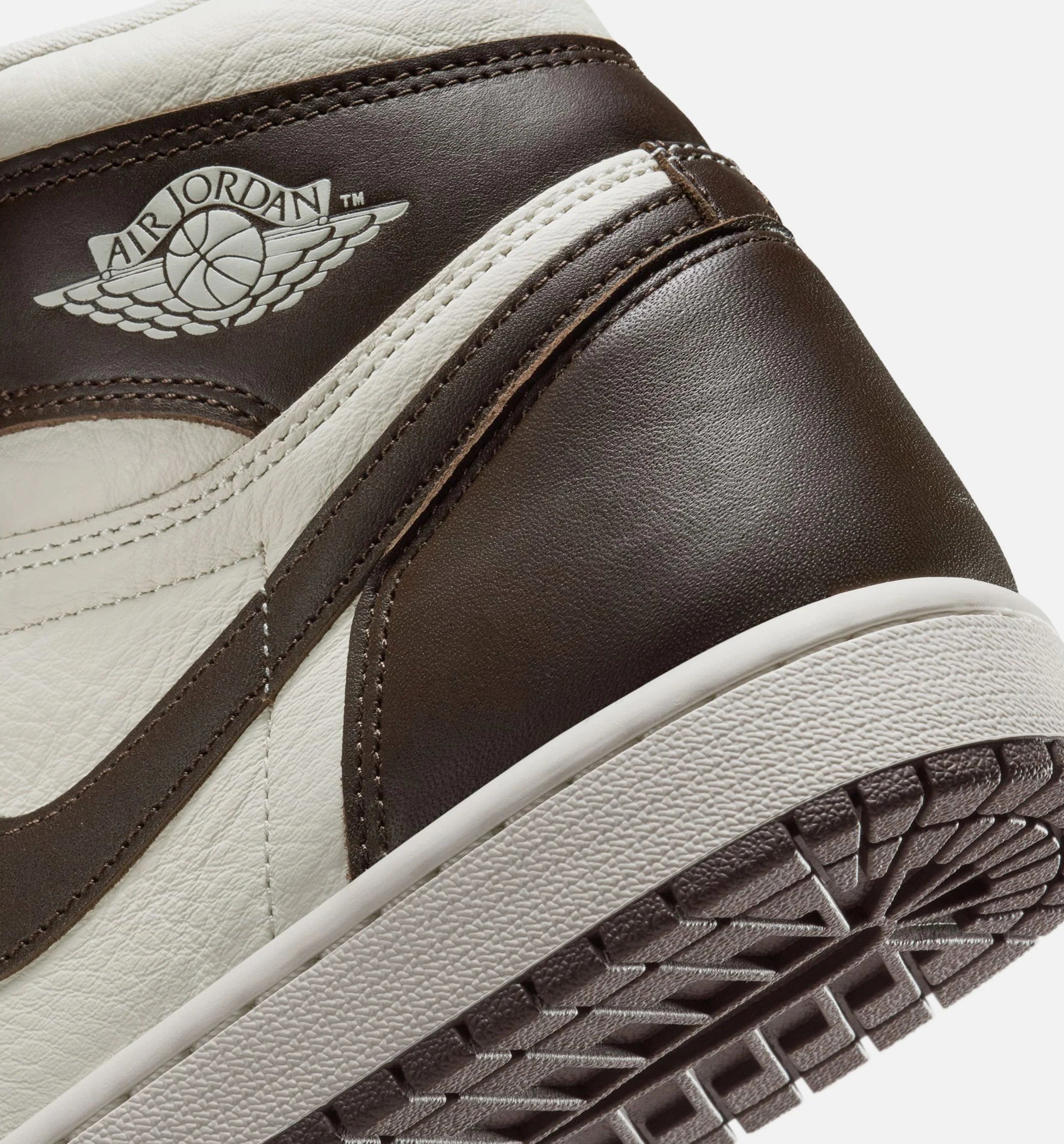Air Jordan 1 Retro High OG Baroque Brown Womens Lifestyle Shoe Baroque Brown Light Madder Root Sail