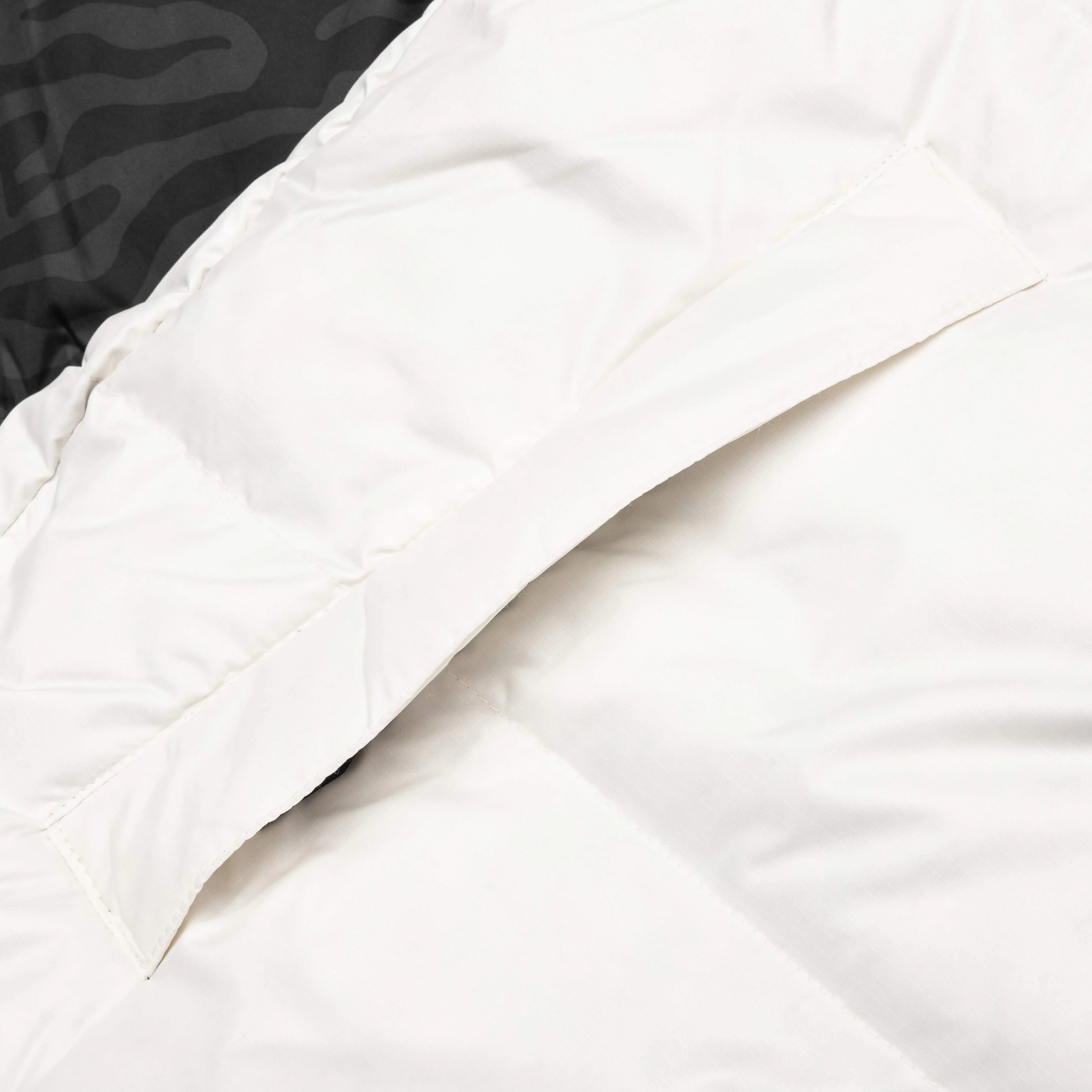 1996 Retro Nuptse Jacket White Dune